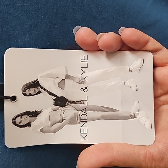 Nwt LG Kendall and Kylie crop sweater - Picture 4 of 5